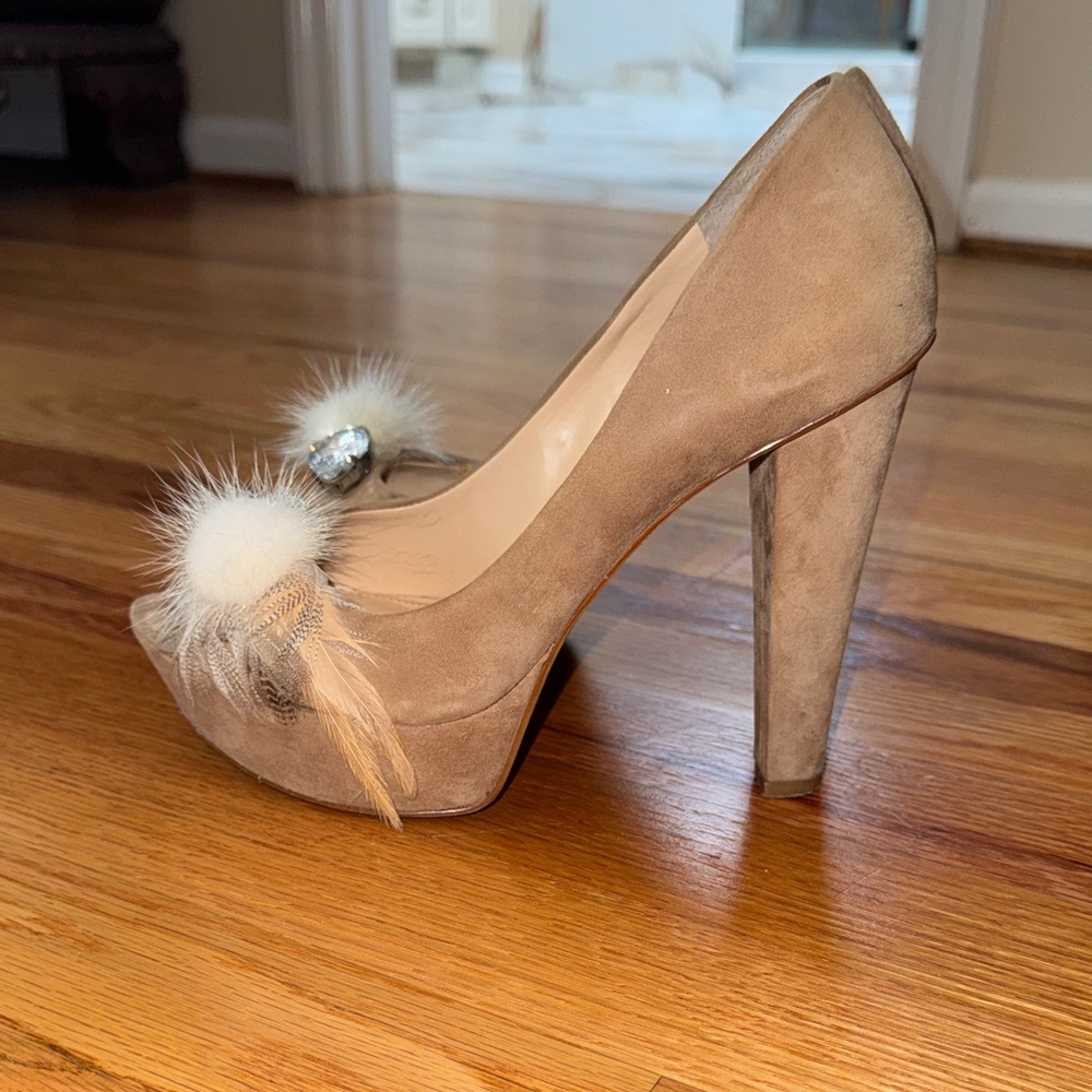 Enzo Angiolini Beige Feather-Embellished Heels - Picture 3 of 4